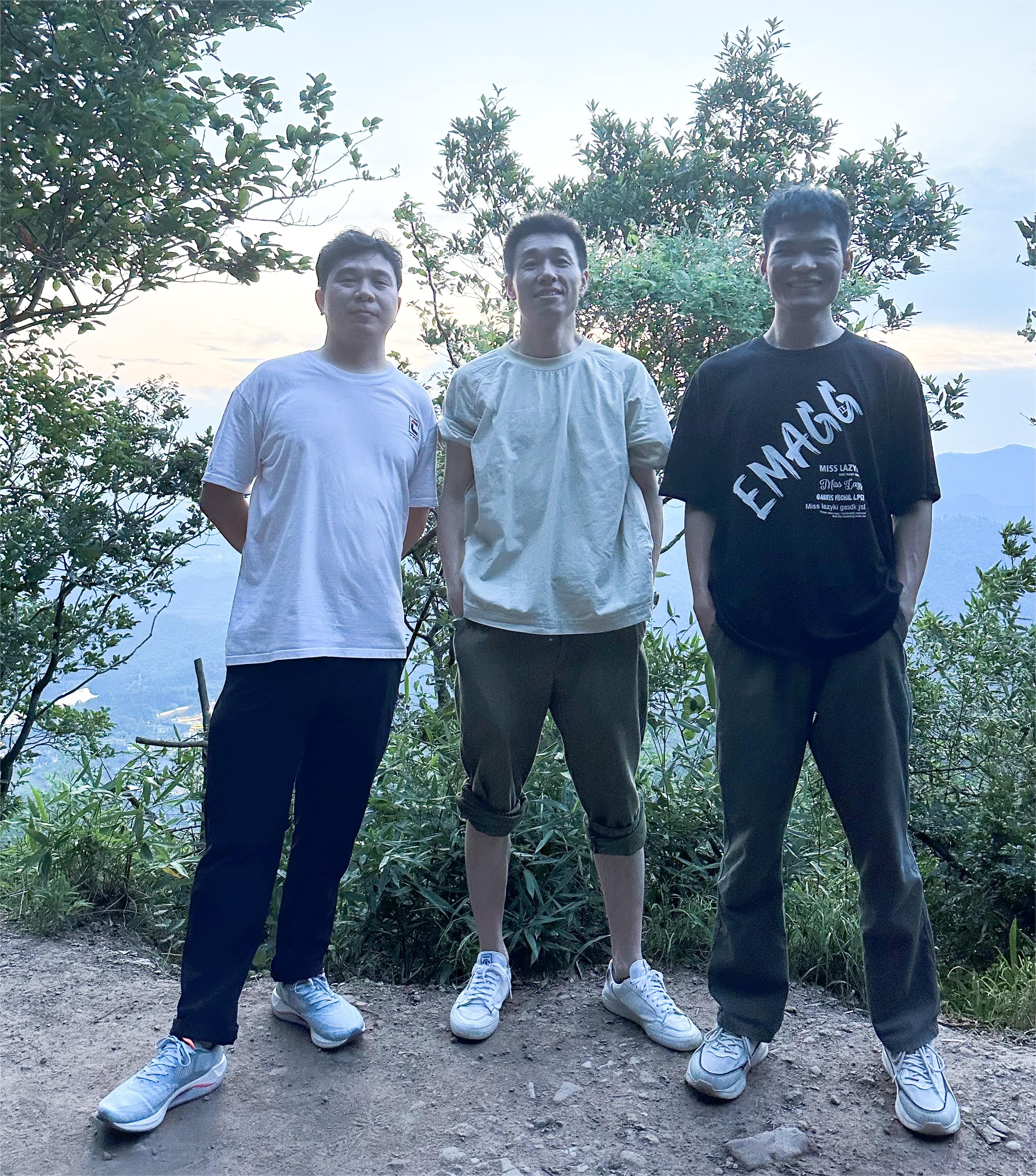 Изграждане на екип в Pinnacle Hill в Westul Company